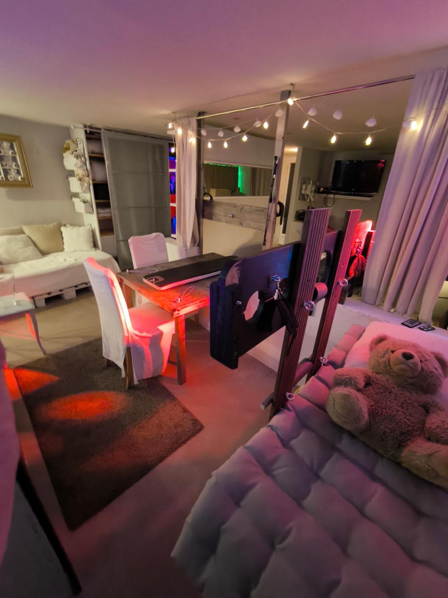 Love-Room Discret 40 M2 Bormes Les Mimosas Village Avec Terrasse Exterior foto