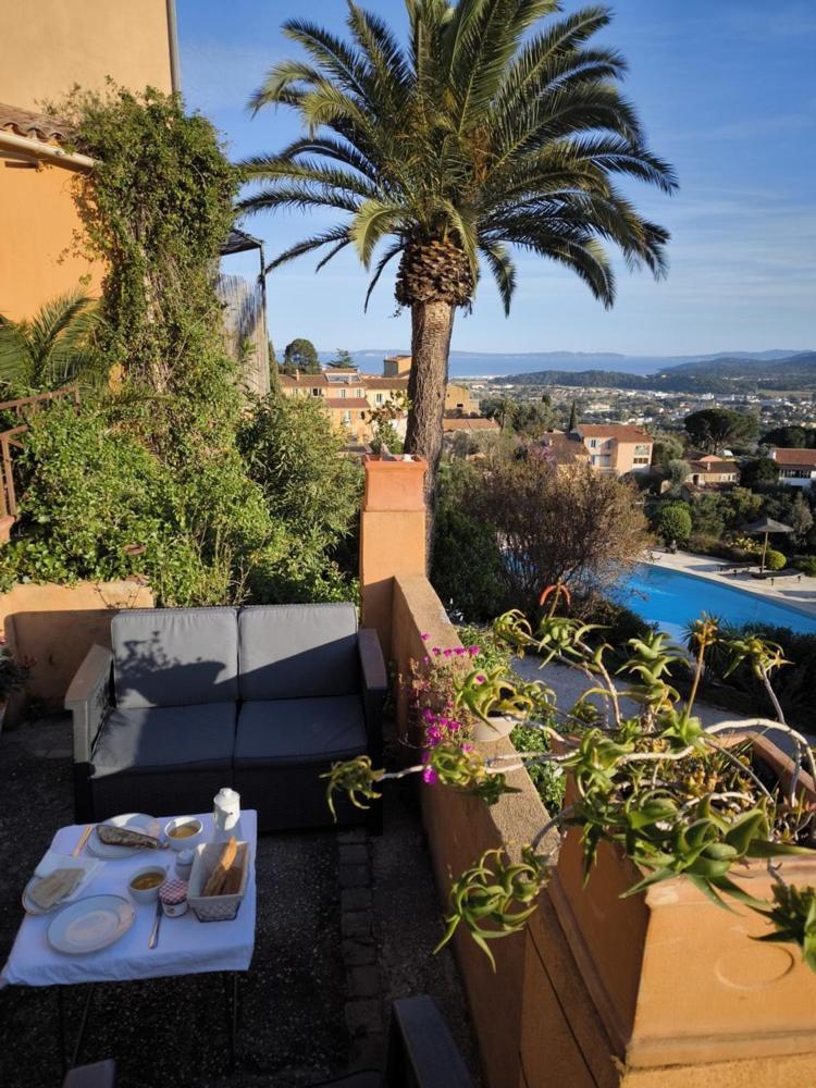 Love-Room Discret 40 M2 Bormes Les Mimosas Village Avec Terrasse Exterior foto